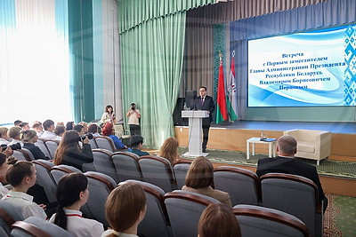 Перцов встретился с педагогами и учащимися Борисовского государственного колледжа