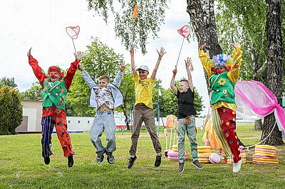 Море эмоций и новые друзья. Как минские школьники проводят первые дни в летнем лагере "Энергетик"