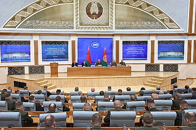 Лукашенко собрал совещание для подведения итогов комплексной проверки Вооруженных Сил