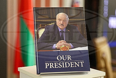 Книга "Наш Президент" издана на английском языке