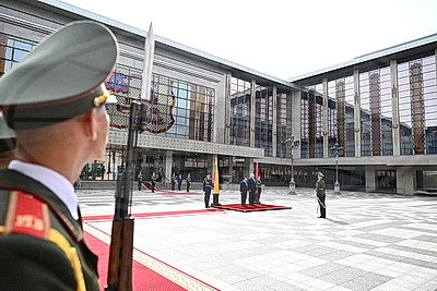 Лукашенко и Мин Аун Хлайн встретились для переговоров во Дворце Независимости