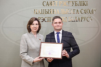 Защищая правду и суверенитет страны. Представителям СМИ вручили награды в Совете Республики
