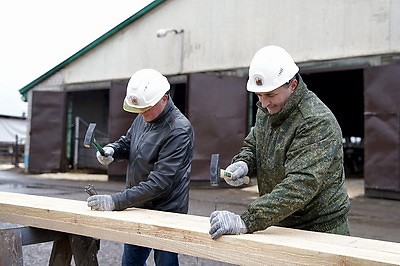 Республиканский субботник: в Дрибинском районе строили профилакторий для телят