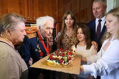 В Минске поздравили Петра Кормщикова с 100-летним юбилеем
