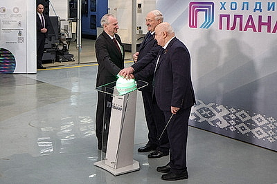 Лукашенко в Минске дал старт работе уникального производства в сфере микроэлектроники