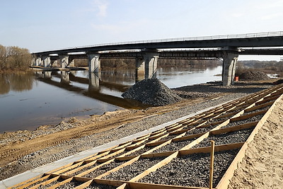 Строительство нового моста через Сож в Ветковском районе вступило в завершающую стадию