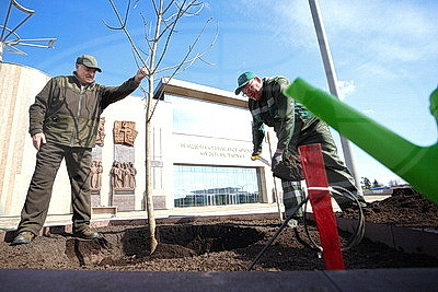 Лукашенко на субботнике работал на площадке Национального исторического музея