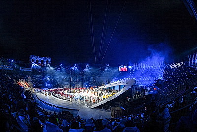 Античный амфитеатр Вероны принял церемонию закрытия зимних Олимпийских игр