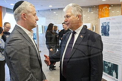 Выставку "Человечность как выбор" презентовали в Нацбиблиотеке