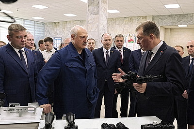 Торговля на селе и перспективы БелОМО. Лукашенко посетил Вилейский район