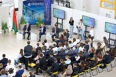 Способность превращать знания в действия. Снопков встретился с молодыми аналитиками