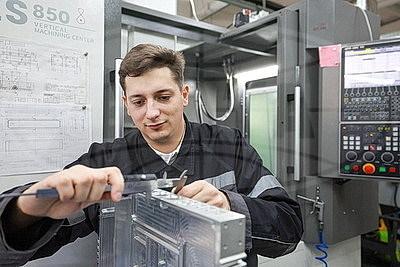 Аспирант ВГТУ разрабатывает программу для производства нетиповых деталей на станках с ЧПУ