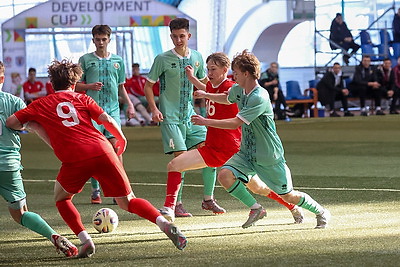 Российские футболисты одержали вторую победу на юношеском турнире в Минске