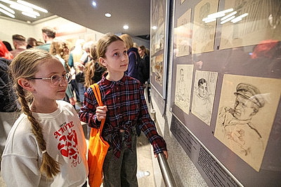 Творили в окопе и на привале. Выставка фронтового рисунка открылась в Минске