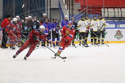 Легенды хоккея провели мастер-класс для участников турнира "В основании будущего"