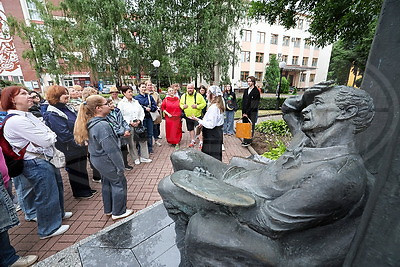 Любимые розы художника и арт-вечеринка. В Витебске отметили 139-летие со дня рождения Шагала