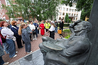 Любимые розы художника и арт-вечеринка. В Витебске отметили 139-летие со дня рождения Шагала
