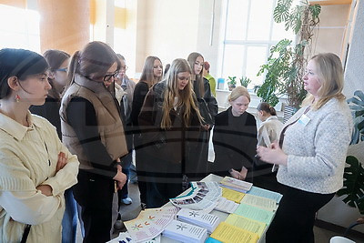 Спасатели, водители, продавцы. Какую работу предложили молодежи на ярмарке вакансий в Могилеве