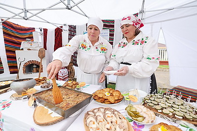 Вкусно, весело, интересно. Бульба-фест "Воранаўскi дранiк" прошел в Вороново