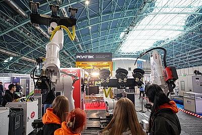 От огнезащитных материалов до роботов. В Минске представили передовые технологии в промышленности