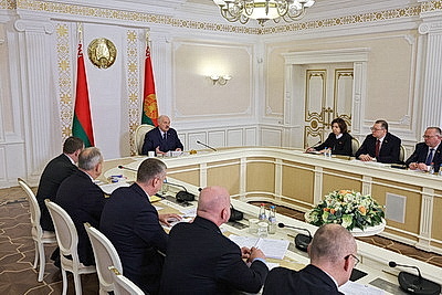 Работа антикризисных управляющих, выплата заработка. Темы совещания Лукашенко с Совмином