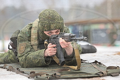 Контрольные стрельбы сдают военнослужащие 11-й отдельной мехбригады