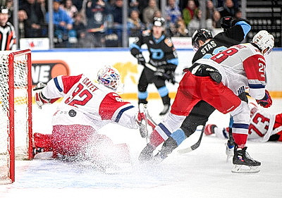 Хоккеисты "Динамо" прервали серию неудач, по буллитам победив "Локомотив"