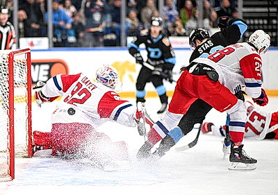 Хоккеисты "Динамо" прервали серию неудач, по буллитам победив "Локомотив"