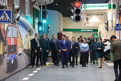 Глава Монголии ознакомился с работой образовательного центра МЧС