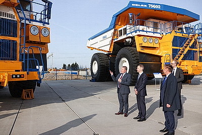 Губернатор Чукотского автономного округа ознакомился с производством БЕЛАЗа