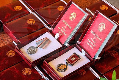 Люди разных профессий, но с общим подходом к делу. В Минске вручили госнаграды