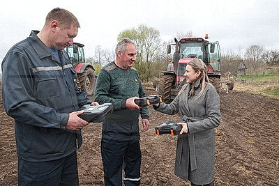Забота о механизаторах для оперативного сева. Как в Сенненском районе аграрии трудятся на полях