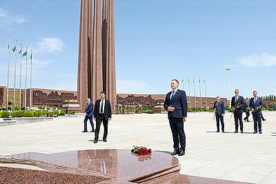 Премьер-министр Беларуси посетил мемориальный комплекс "Народная память" в Ашхабаде