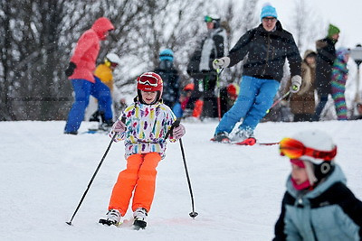 Любители активного отдыха провели праздничные выходные на снежных склонах