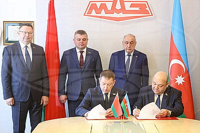 МАЗ поставит 100 машинокомплектов для производства коммунальной техники в Азербайджан