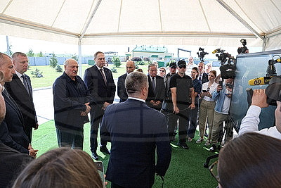 Лукашенко посетил хозяйство, где разводят красную породу коров
