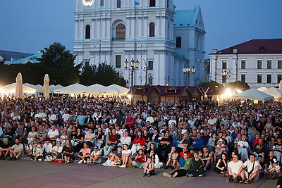 На трансляцию финальной игры чемпионата мира в центре Гродно собрались несколько тысяч зрителей