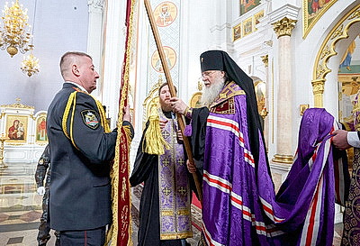Хоругвь с ликом Александра Невского вручили отряду милиции особого назначения УВД Витебского облисполкома