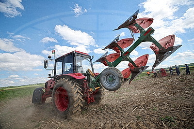 Смотр-конкурс "Лучший пахарь" проходит на выставке "Белагро-2026"