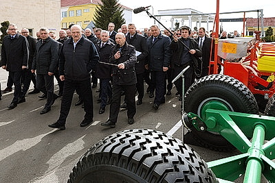 Лукашенко обозначил актуальные задачи по развитию агросервисов