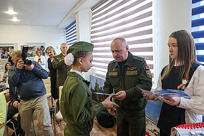 "Воспитать внутренний стержень". Чему научат школьников в новом военно-патриотическом клубе "АрмАдА"