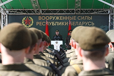 Лукашенко принял участие в церемонии приведения к военной присяге в Борисовском районе
