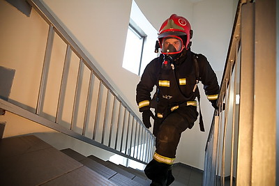 24 этажа скоростного подъема. Конкурс среди спасателей прошел в Минске