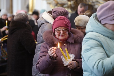 Католики празднуют Сретение Господне