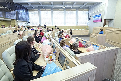 В Совете Республики прошла встреча с работницами ЖКХ