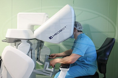 Роботический комплекс для операций запустили в МНПЦ хирургии, трансплантологии и гематологии