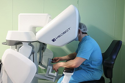 Роботический комплекс для операций запустили в МНПЦ хирургии, трансплантологии и гематологии