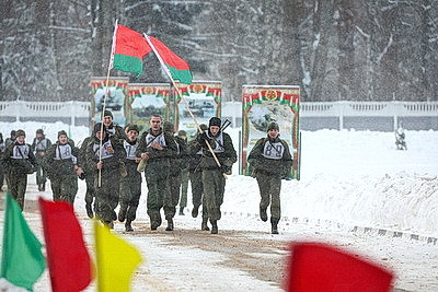 Внезапная проверка ВС продолжается. Бойцы сдают экзамен на выносливость