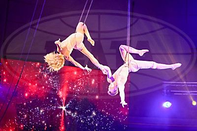 Мотокаскадеры, силачи, дрессированные медведи. В Белгосцирке новая программа "Магия экстрима"