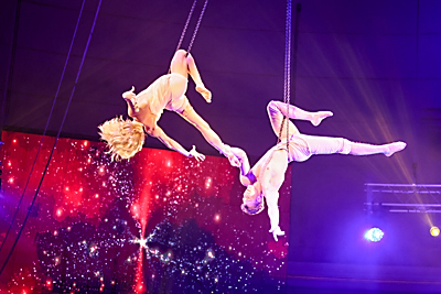 Мотокаскадеры, силачи, дрессированные медведи. В Белгосцирке новая программа "Магия экстрима"